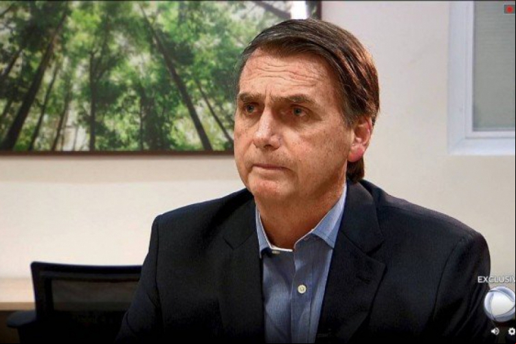 O presidente é aguardado no Palácio do Planalto para uma reunião do Conselho de Defesa Nacional, marcada para as 17h desta quarta-feira.
