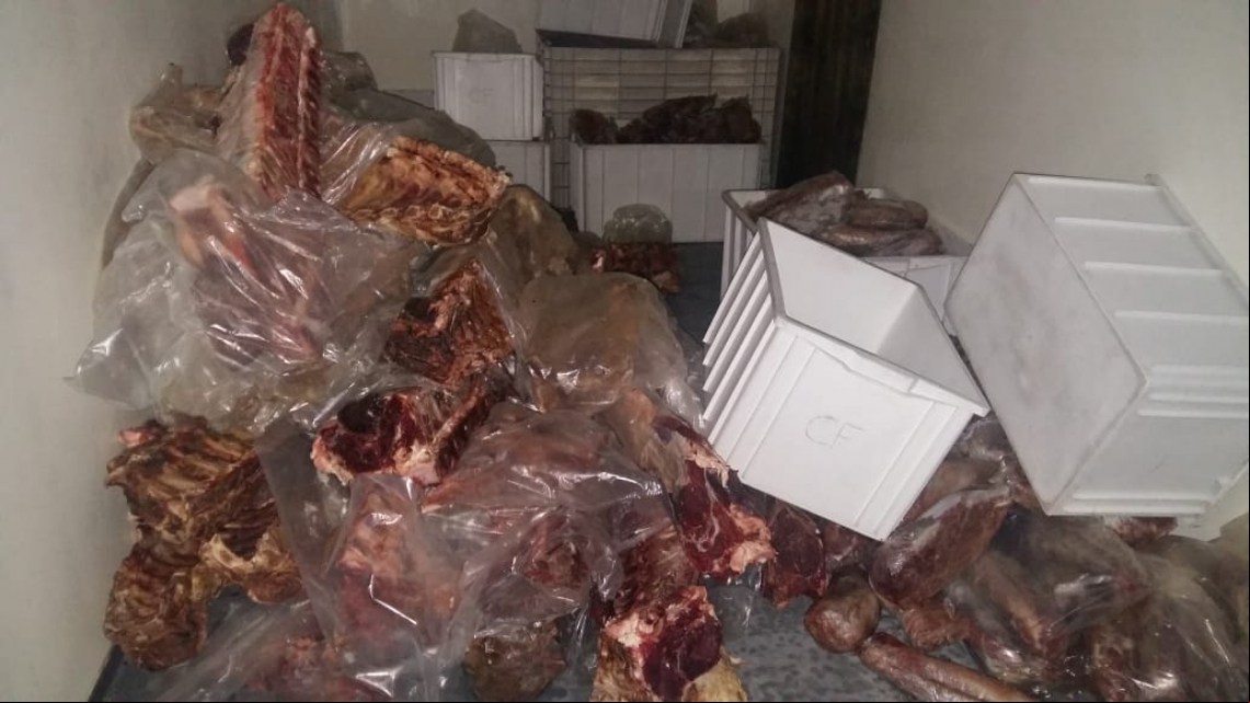 Carnes foram apreendidas dentro de supermercado 