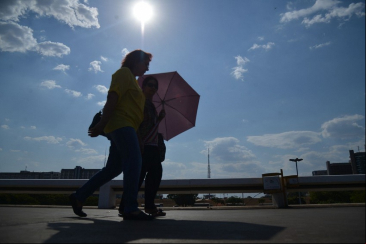 A marca de 26° C foi registrada de forma reincidente entre as temperaturas mínimas neste mês.