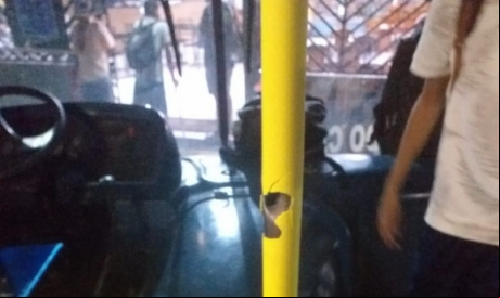 Um dos assaltantes conseguiu fugir após reação do policial durante assalto ao ônibus 