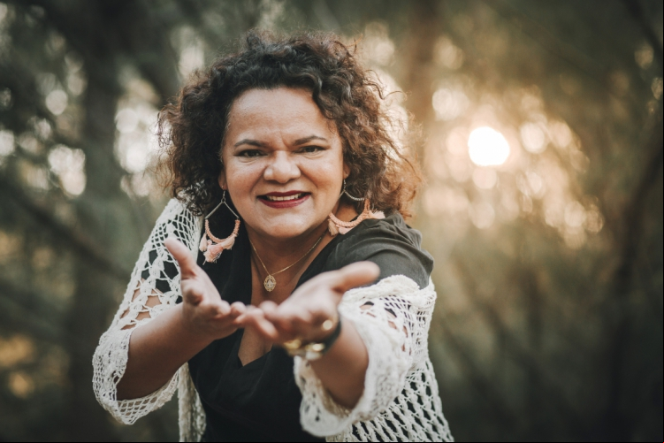 A cantora e regente Aparecida Silvino está à frente do Espaço Cultural Canto da Apá desde 2016