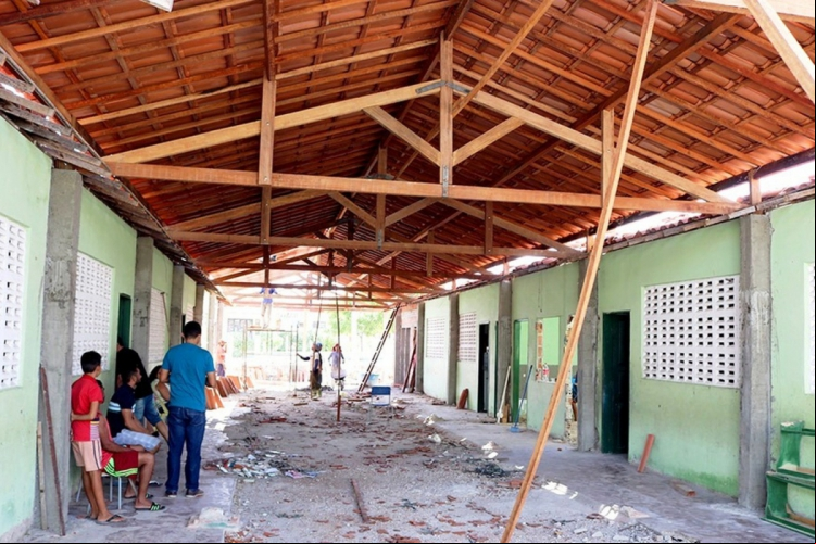 Na foto, a escola onde o acidente aconteceu. Ao todo, dez operários que trabalhavam no momento d...