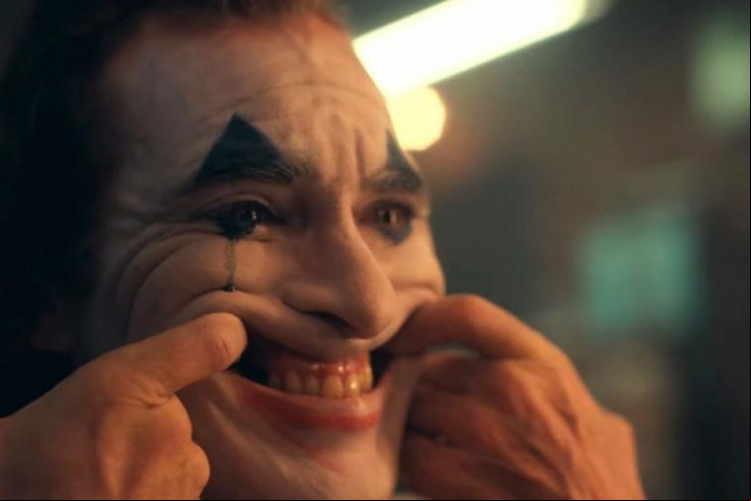 Joaquin Phoenix em cena do filme "Coringa"