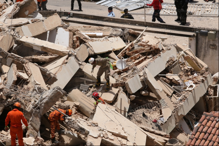 FORTALEZA, CE, BRASIL, 15.10.2019: predio de 7 andares desdaba na aldeota. (Fotos: Fabio Lima/O...