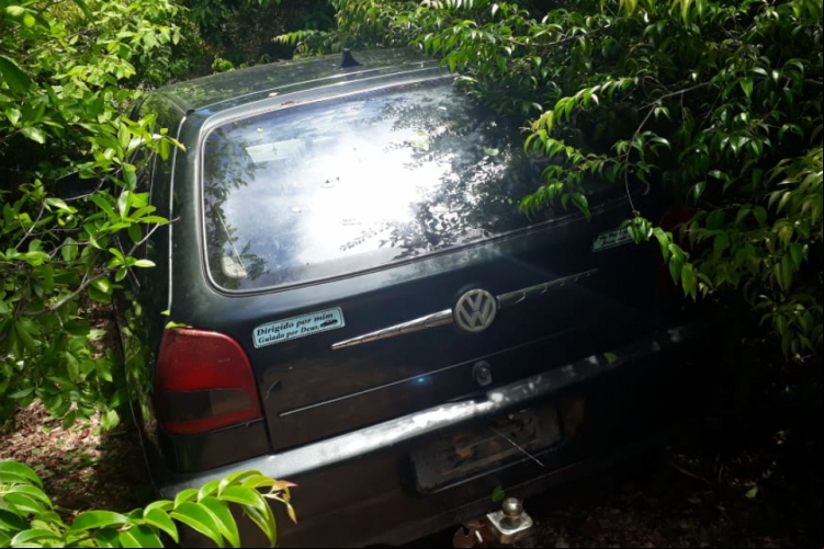 ￼AUTOMÓVEL roubado pelos criminosos 