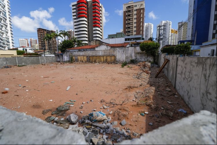 EX-MORADORES, proprietários do terreno não foram procurados pelo poder público
