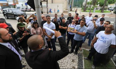 Soldado Noelio, deputado. Protesto de policiais e bombeiros na Assembleia 