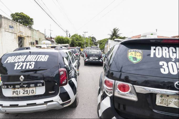 Policial foi atingido no ombro direito