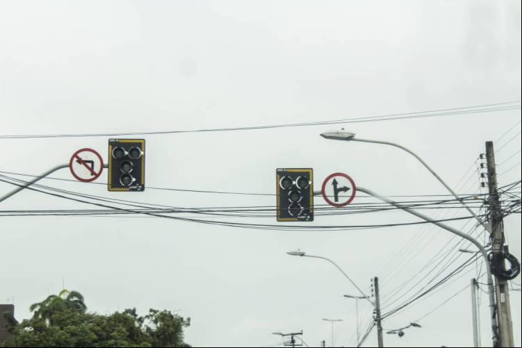 Furto de fios deixa semáforos sem funcionar, impactando o trânsito da cidade e causando prejuízos aos cofres públicos