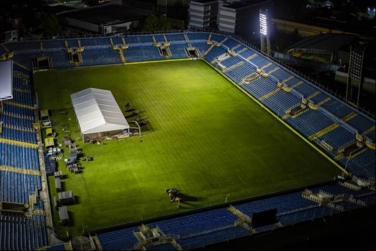 ESTÁDIO PRESIDENTE VARGAS começa a ser transformado num hospital de campanha que terá 204 leitos. Obra da Prefeitura prepara Fortaleza para enfrentar a pandemia