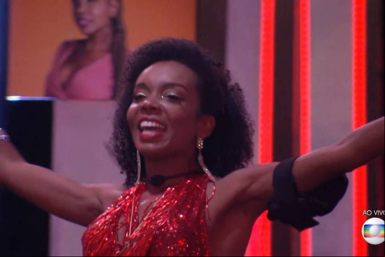 A médica Thelma é a campeã do BBB20; sister disputou final com Rafa Kalimann e Manu Gavassi