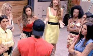 As mulheres do BBB 20 em conversa com o Hadson, grande articulador da trama de traição