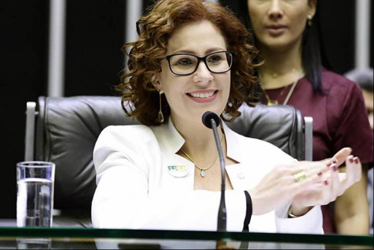 Deputada Carla Zambelli (PL) integra o grupo de apoiadores do ex-presidente Jair Bolsonaro (PL)