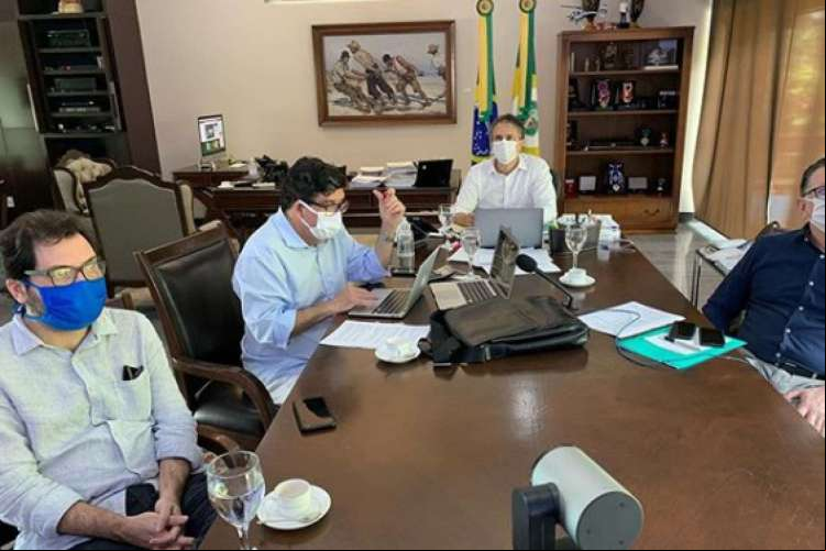 Camilo Santana fez reunião nesta sexta antes de anunciar decisões sobre reabertura