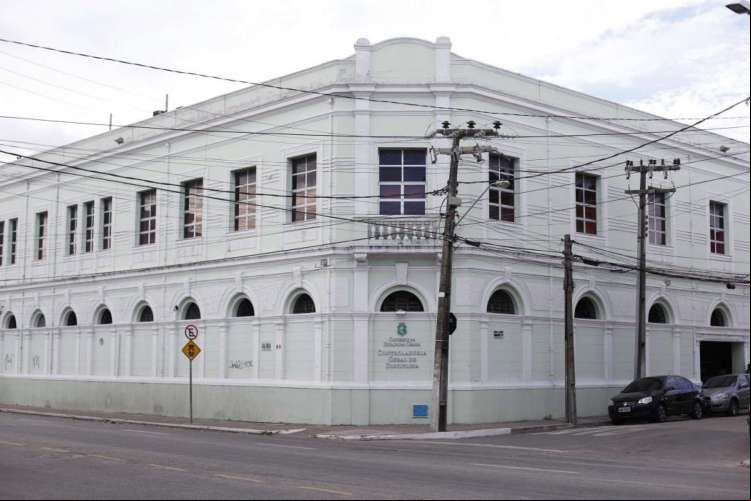 Suspeito teria cometido o crime na unidade da Polícia Civil