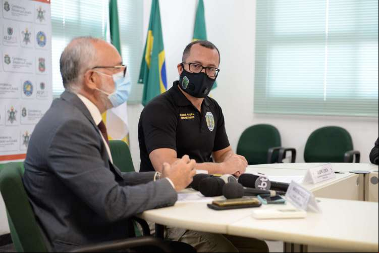 DELEGADO geral Marcus Rattacaso e secretário da Segurança André Costa, em coletiva na manhã de ontem
