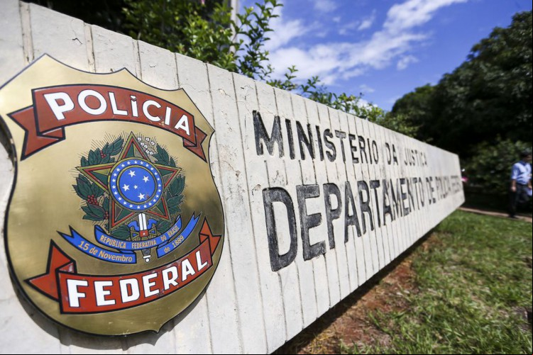 Os mandados foram cumpridos pela Polícia Federal em Fortaleza, Trairi e São Paulo