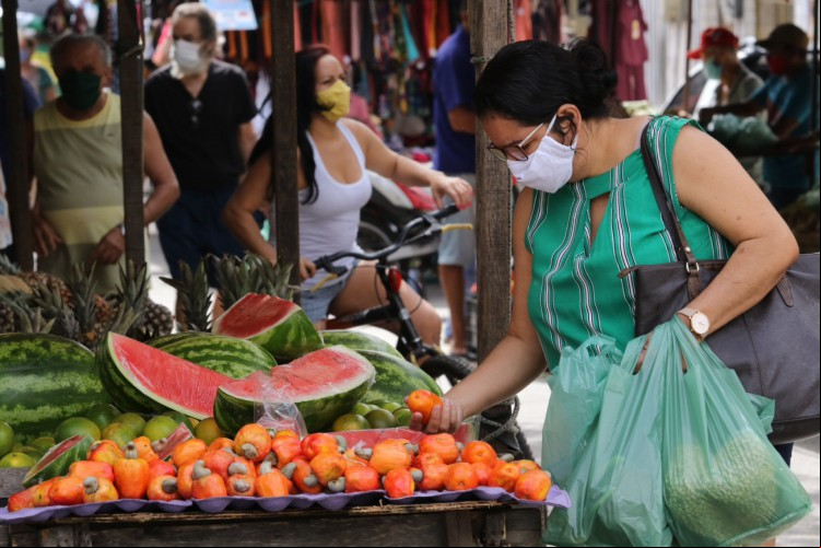 Com novo decreto, as feiras livres, que estavam proibidas, poderão funcionar obedecendo protocolos