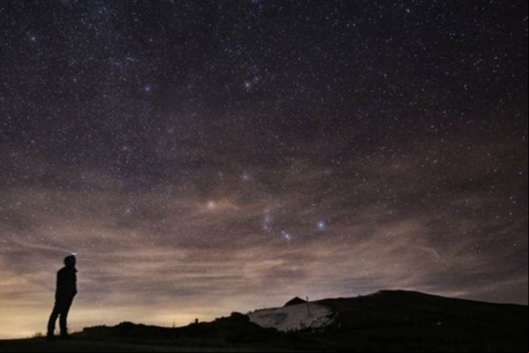 Chuvas de meteoros podem ser vistas quando diversos objetos entram na atmosfera terrestre ao mesmo tempo