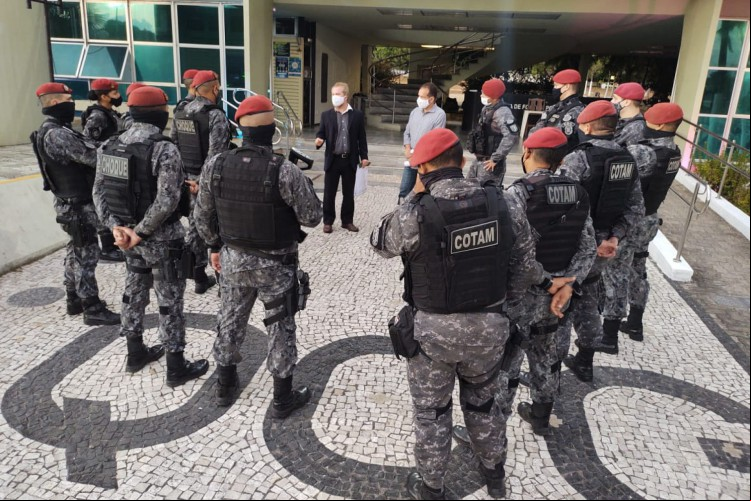 POLICIAIS que atuaram no cumprimento dos mandados da segunda fase da Operação Gênesis
