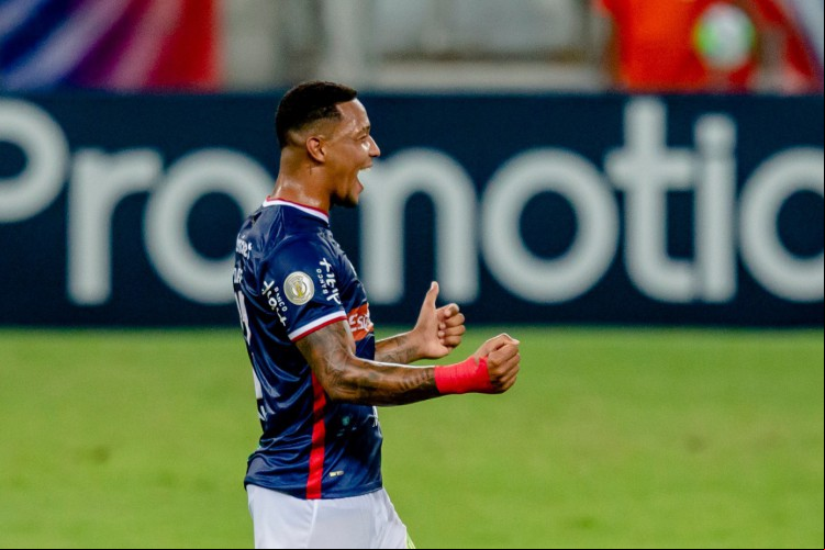 David, atacante do Fortaleza, comemorando gol sobre Palmeiras