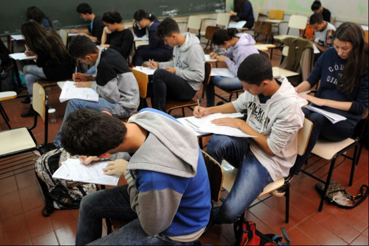 Estudantes de olho no Enem 2021