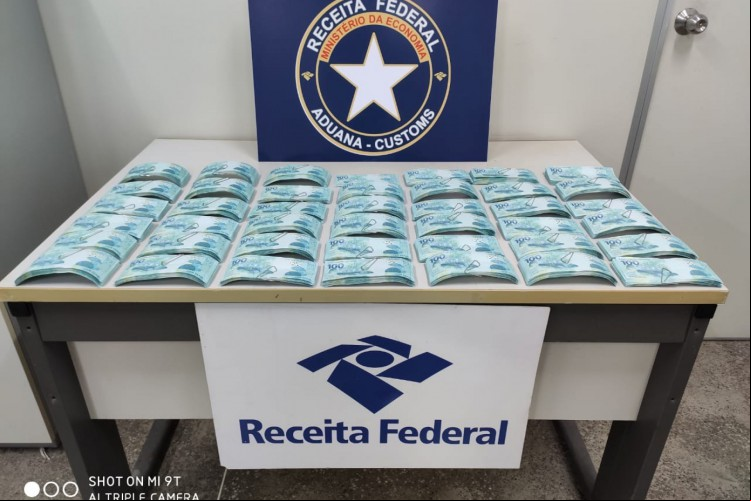 As cédulas falsas foram localizadas em uma encomenda que vinha da cidade Ribeirão das Neves, em Minas Gerais