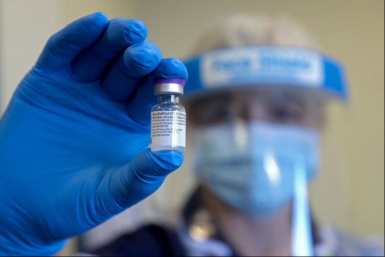 VACINA da Pfizer será aplicado na terceira etapa
