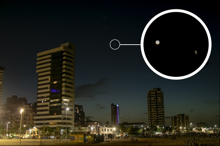 Júpiter e Saturno visto a olho nu na Praia de Iracema, em 21 de dezembro de 2020. A novidade agora, em janeiro, será que o planeta Mercúrio se juntará aos dois e promoverá uma Tripla Conjunção Planetária