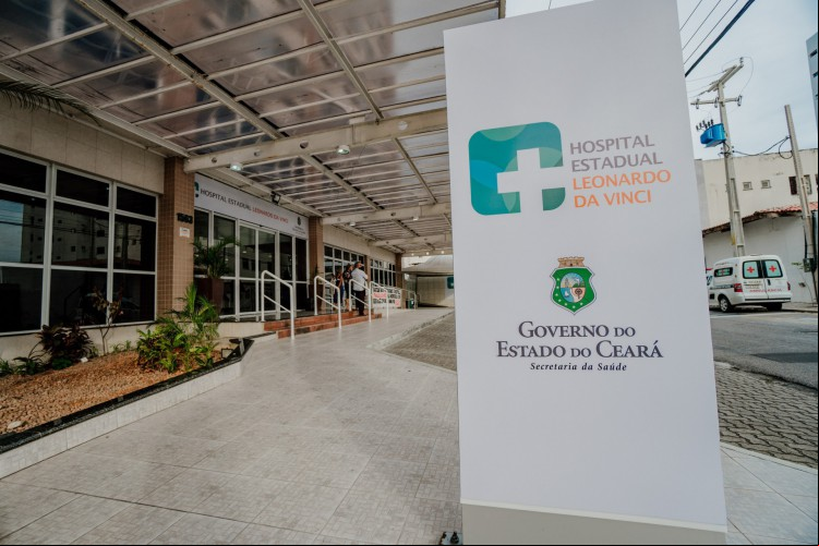 Movimentação em frente ao Hospital Leonardo da Vinci, unidade estadual referência no combate à Covid-19