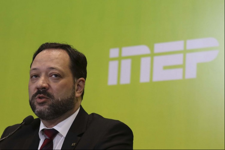 O presidente do Inep, Alexandre Lopes,participa da entrevista coletiva sobre o segundo dia de provas do Enem