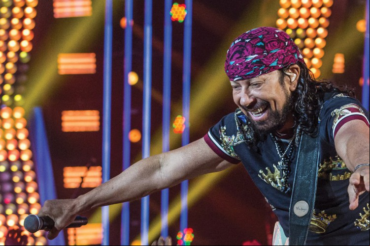 Bell Marques conta que a bandana que virou uma marca registrada no seu visual é um instrumento de proteção