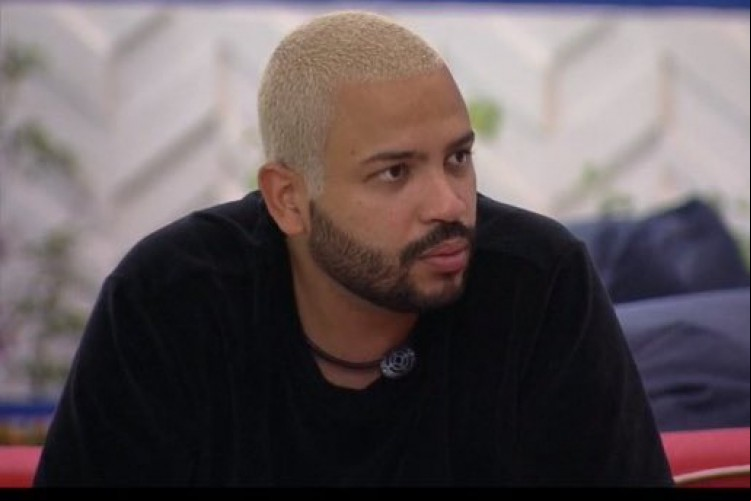 O rapper Projota deixou o "BBB21" nesta terça-feira