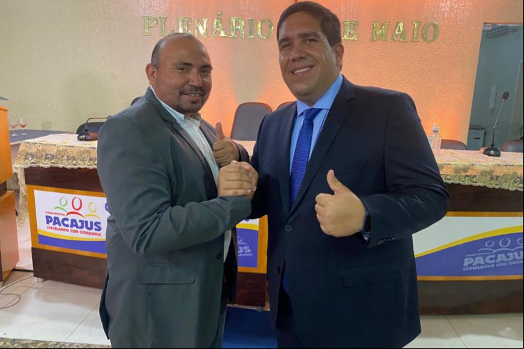 BRUNO FIGUEIREDO (à direita) renunciou e o vice, Francisco Fagner, assumiu