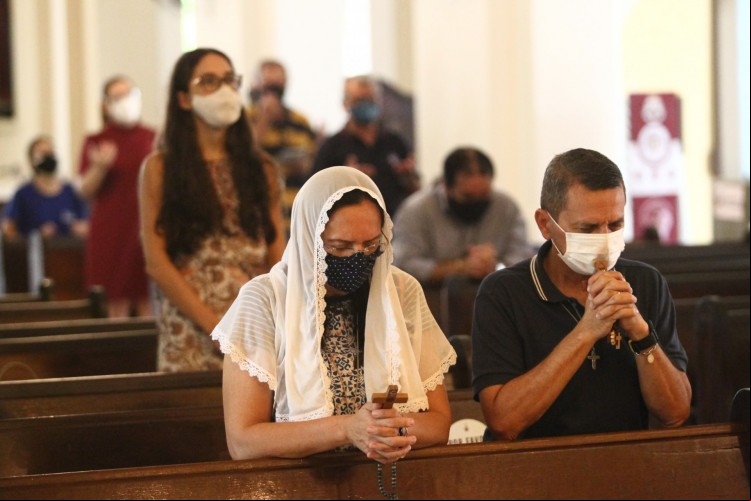 Missas católicas durante a pandemia, no início de março, antes das restrições. Igreja do Carmo, Centro de Fortaleza