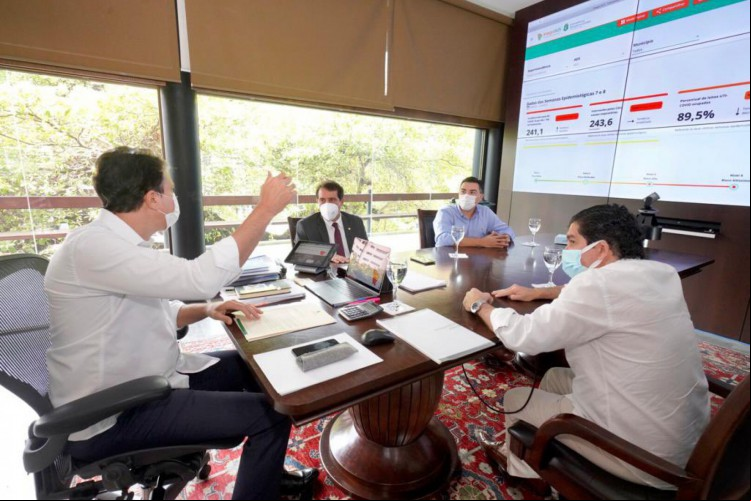 Reuniãocom o presidente da Associação dos Municípios do Estado do Ceará (Aprece) e prefeito de Chorozinho, Júnior Castro; o presidente da Assembleia, Evandro Leitão; e nosso secretário da Saúde, Dr. Cabeto