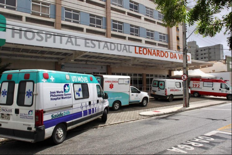 Movimentação de ambulâncias no Hospital Leonardo da Vinci