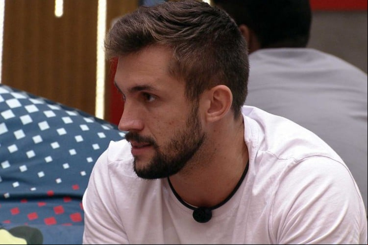 Arthur estava inconformado com a decisão de Fiuk