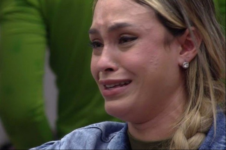 Sarah chorou bastante e os participantes conversaram sobre o jogo