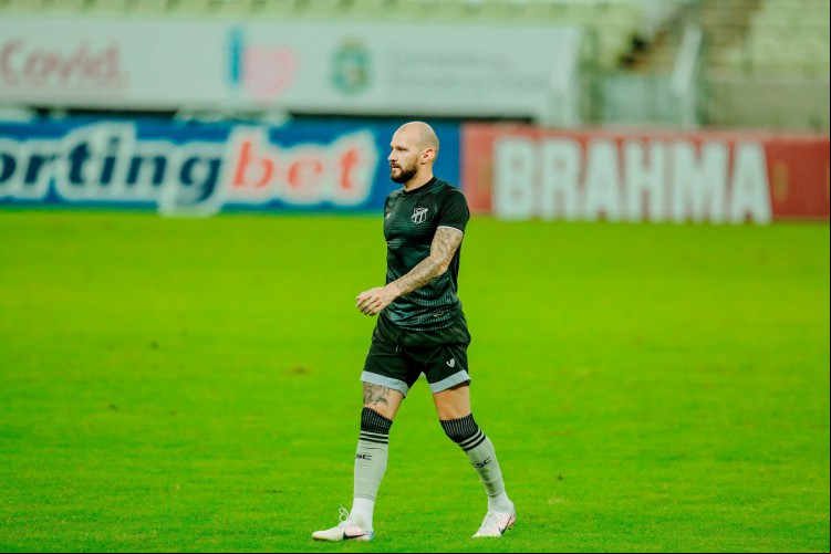Marlon é o favorito para assumir a lateral direita do Ceará, na ausência de Gabriel Dias