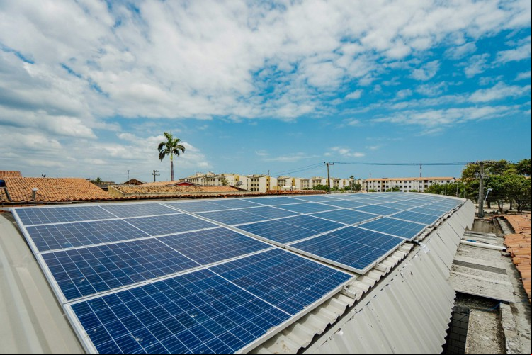 A Enel X vai construir painéis solares para abastecer 300 agências do Bradesco no Ceará, Rio de Janeiro e Goiás