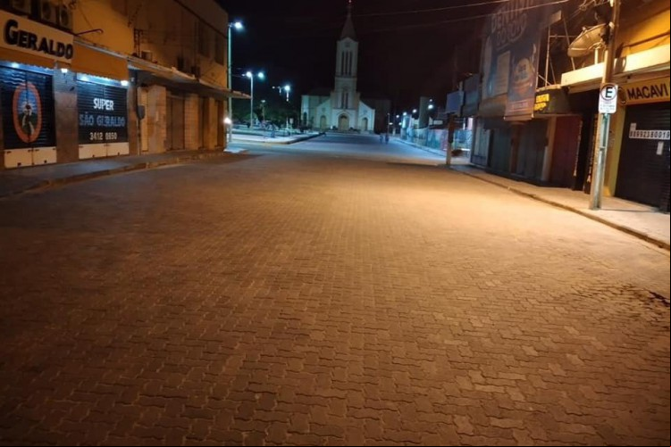QUIXADÁ restringiu o funcionamento dos serviços essenciais
