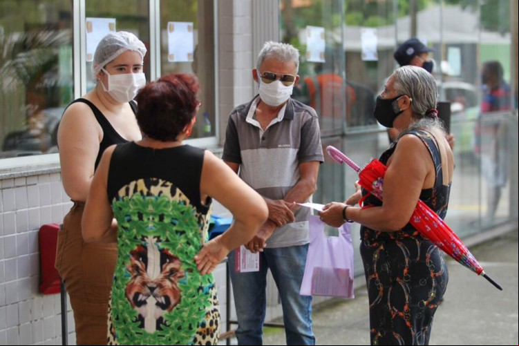 Vacinação no Cuca Mondubim.