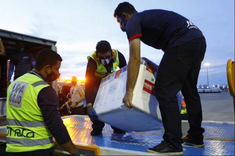 Nova remessa de vacinas contra a Covid-19 chega na tarde desta quinta-feira, 6.