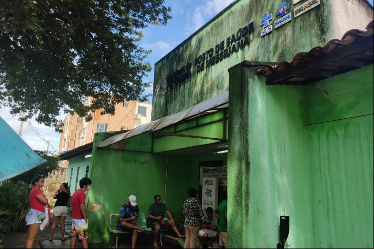 EM MESSEJANA, posto de saúde teve procura por atestado para vacinação