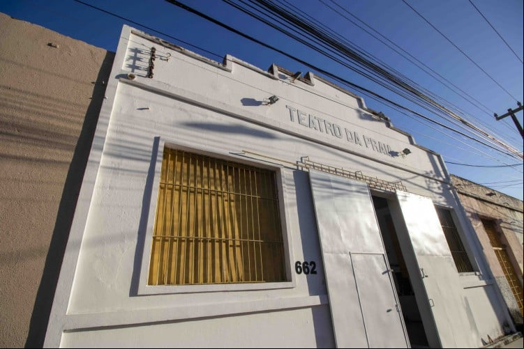 Após desabamento e pedido do proprietário, Teatro da Praia mudará de endereço