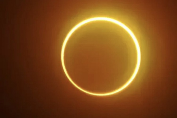 Eclipse solar anular é caracterizado por formação de um "anel de fogo" no céu