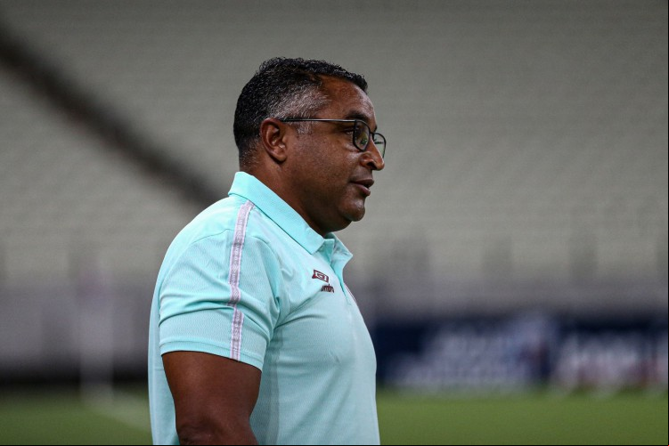 Fluminense de Roger Machado recebe hoje o Athletico-PR em jogo do Campeonato Brasileiro 2021; veja onde assistir ao vivo à transmissão, provável escalação, horário e arbitragem