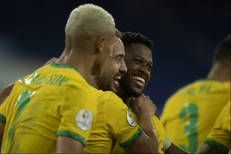 Entre os jogos de hoje, sábado, 10 de julho, o Brasil enfrenta Argentina, pela decisão da Copa América