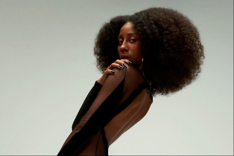 Camilla de Lucas, digital influencer e ex-BBB 21, anuncia desfile na SPFW.